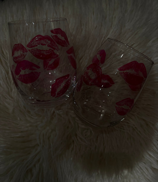 Kissy Wine Glass
